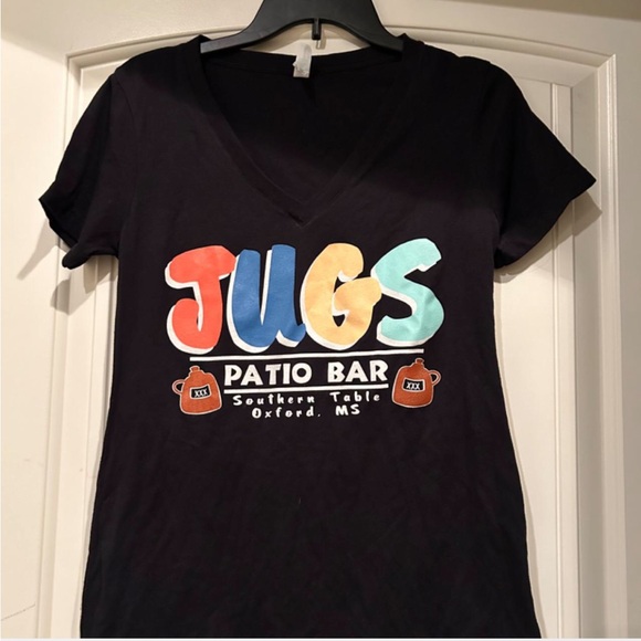 Jugs Patio Bar Oxford, Ms t shirt  Ideal t shirt by next level size medium - Picture 1 of 2